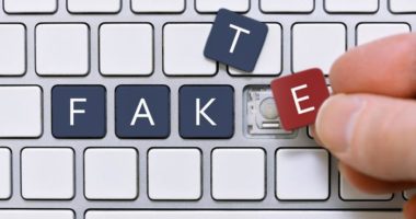 BE: Pandemia e Covid-19 “përmbyti” Europën me lajme të rreme