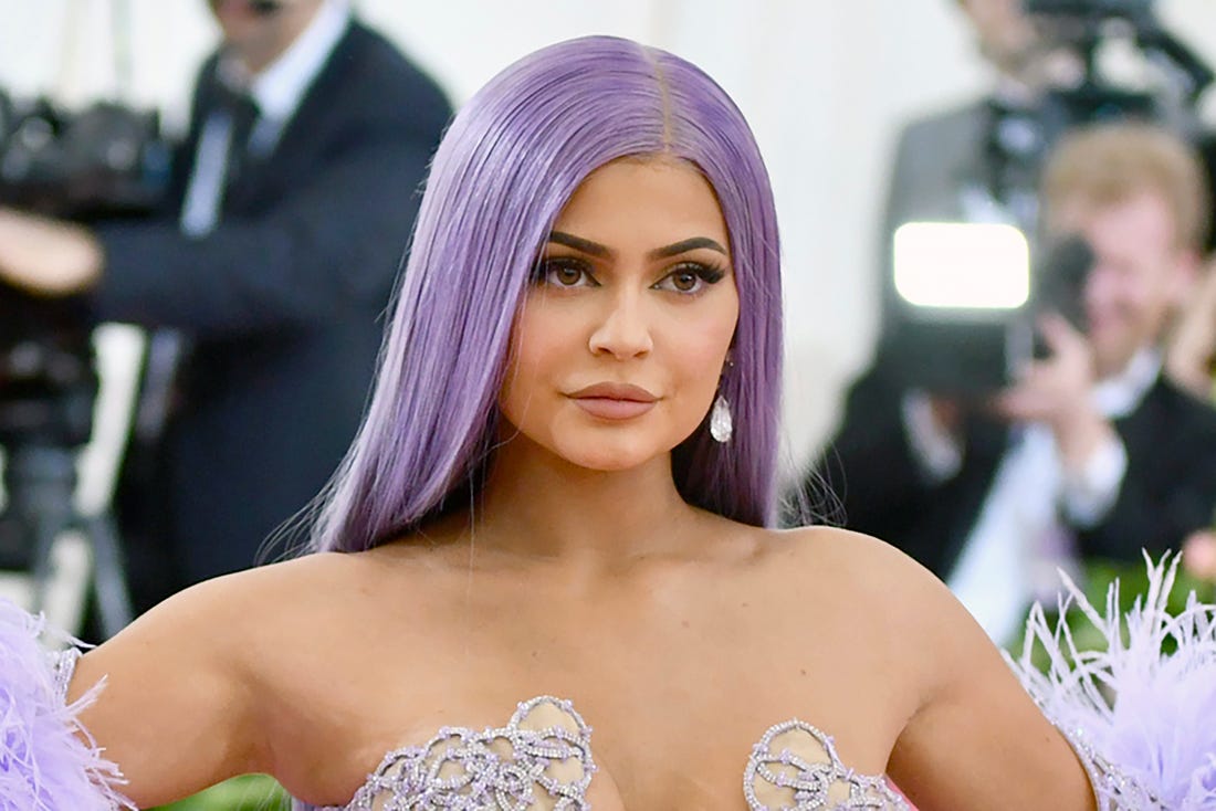 Ky manikyr i Kylie Jenner i ka bërë vajzat “të fiksohen” në masë