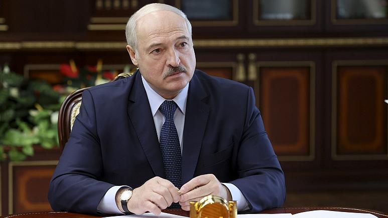 Lukashenko i Bjellorusisë betohet në fshehtësi si president i vendit