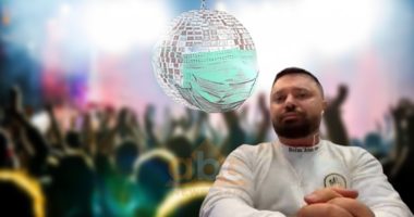 Ndalimi i muzikës, këngëtari shqiptar: Unë dhe grupi im kemi humbur 60 dasma, jemi me borxhe