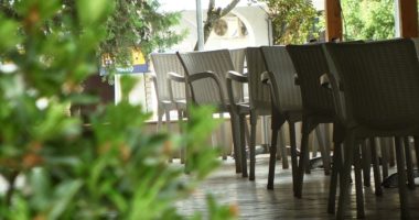 Afati/ Bashkia e Pogradecit përjashton nga taksat, baret dhe restorantet me tavolina jashtë