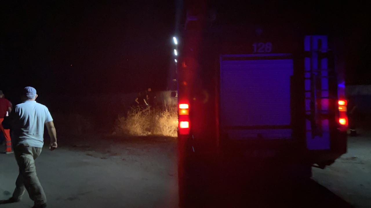 Makina del nga rruga në Vlorë dhe përfundon në greminë, vdes shoferi