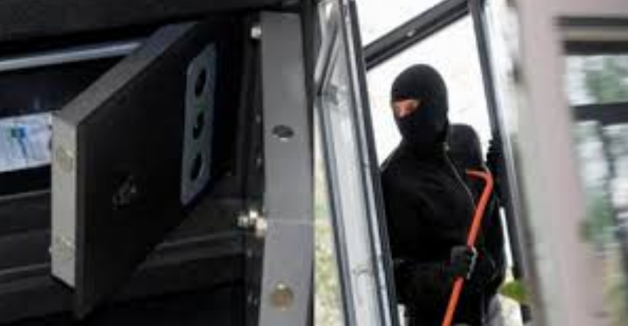 Theft of the safe deposit box of 96 thousand euros, police sentenced the authors