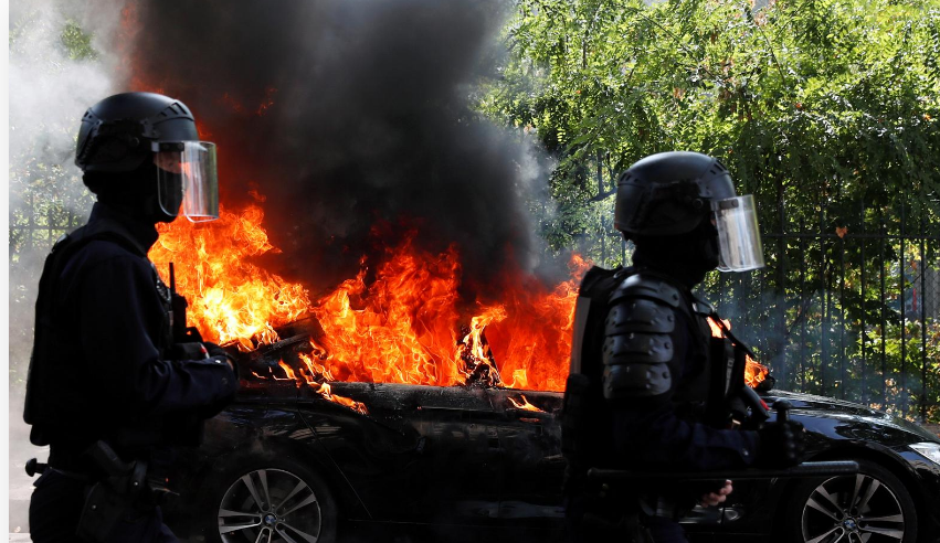 Rikthehen protestat në Paris kundër mbajtjes së maskave