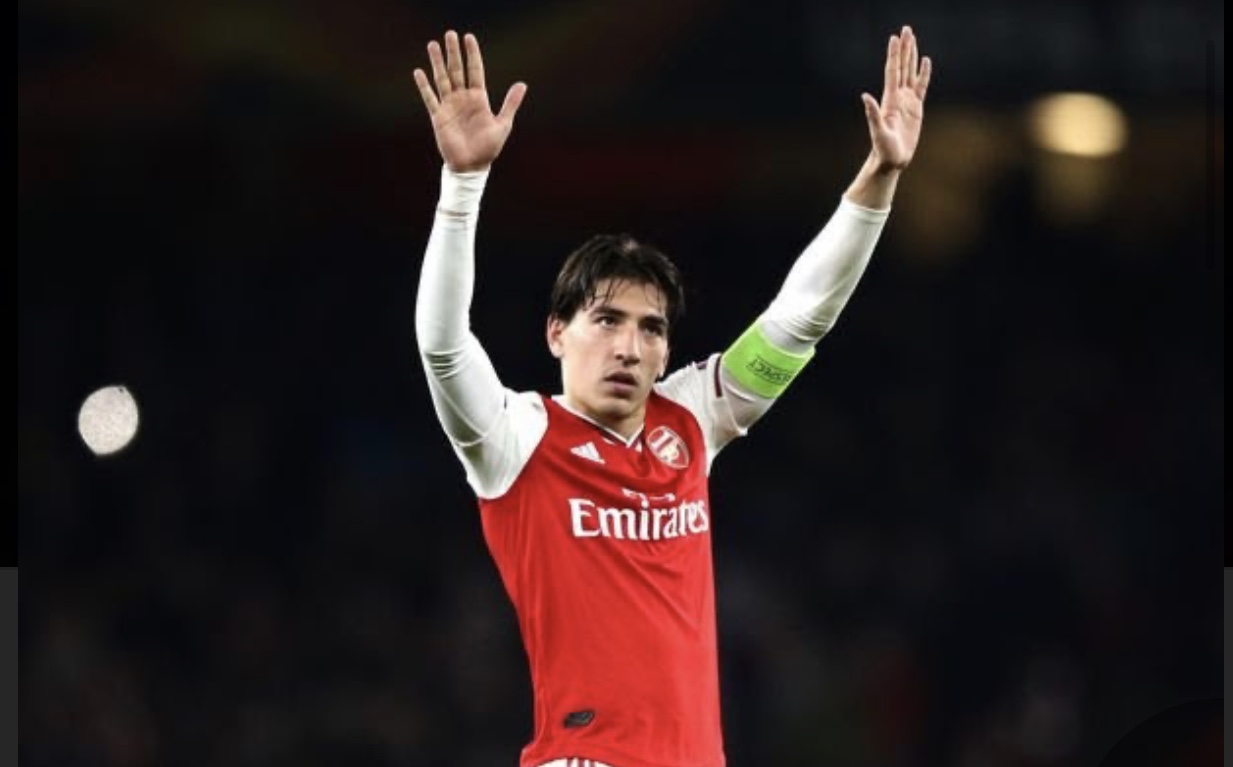 Këmbana largimi për Bellerin, dy klube në garë për spanjollin