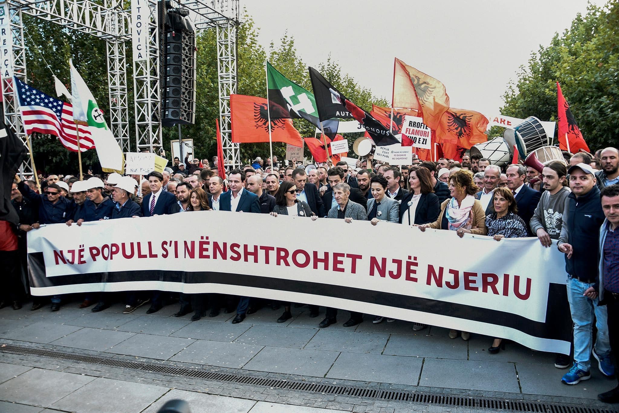 Albin Kurti kujton protestat: Ata që duan ta ndajnë Kosovën, ndahen nga Kosova