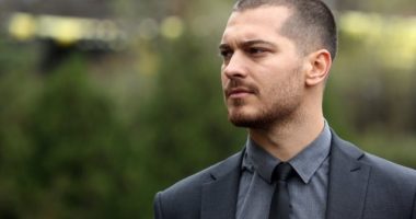 ‘’Sarp” feston ditëlindjen, zbuloni sa vjeç bën aktori i shumëpëlqyer nga vajzat