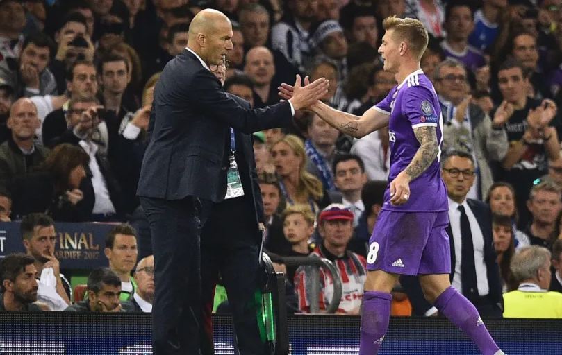 Zidane “harron” CR7: Kroos është futbollisti më i mirë që kam drejtuar!