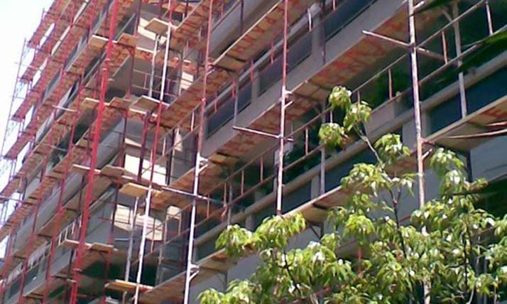 Viktima e dytë brenda një ore, bie nga lartësia, humbet jetën punëtori në Tiranë