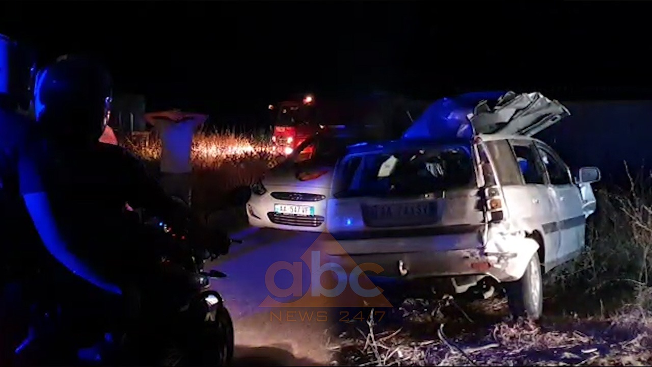 Pamjet nga aksidenti me vdekje në Vlorë, makina copë copë në greminë, banorët duart në kokë