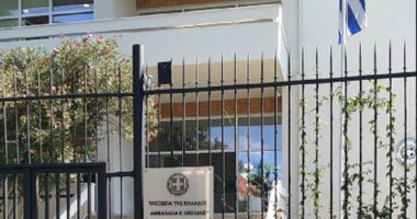 Ambasada greke në Tiranë pezullon lëshimin e vizave, shkak Covid-19