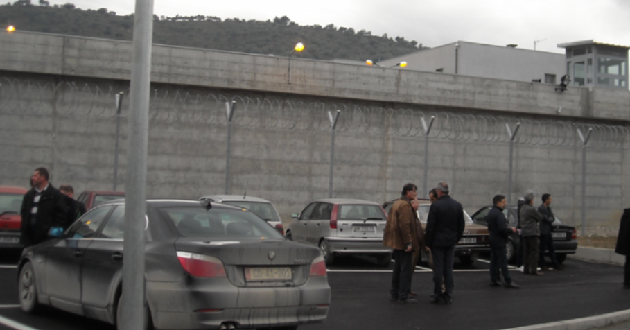 Inmate’s inhuman treatment, is suspended the director of Berat prison