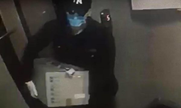 Tronditëse, një person misterioz lë 4 mijë dosje të Speciales tek zyrat e OVL-së së UÇK-së