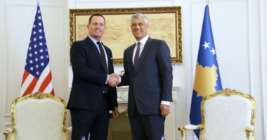 Thaçi dekoron ambasadorin Grenell me Medaljen Presidenciale të Meritave