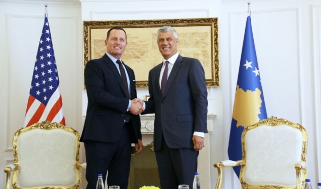 Thaçi dekoron ambasadorin Grenell me Medaljen Presidenciale të Meritave