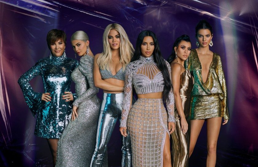 Kim poston foton e së shkuarës, shkakton “debat” mes motrave Kardashian – Jenner