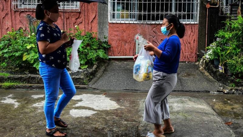 Këpucë Nike për mish pule: Koronavirusi rikthen tregtinë primitive në Filipine