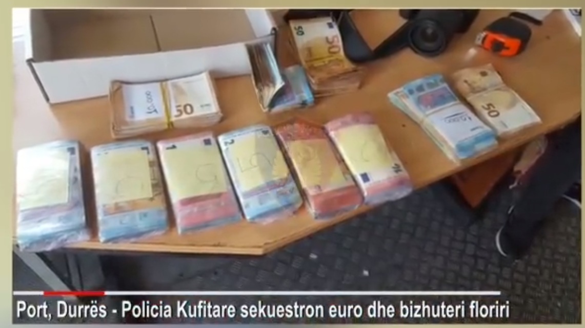 Kapet çanta plot me euro dhe bizhuteri floriri në kufi, ku ishte fshehur