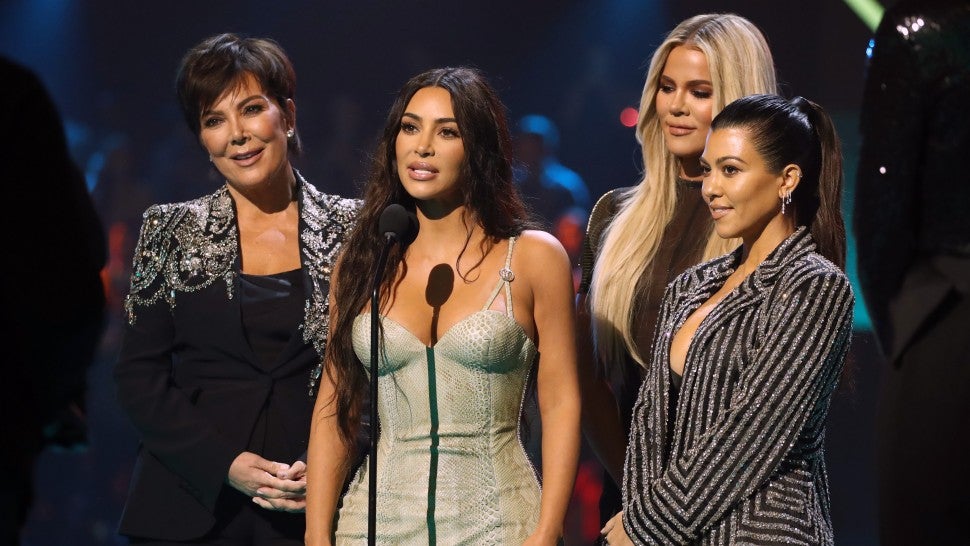 Pas 14 vitesh në trasmetim, Kim jep lajmin e trishtë për “Keeping Up With The Kardashians”