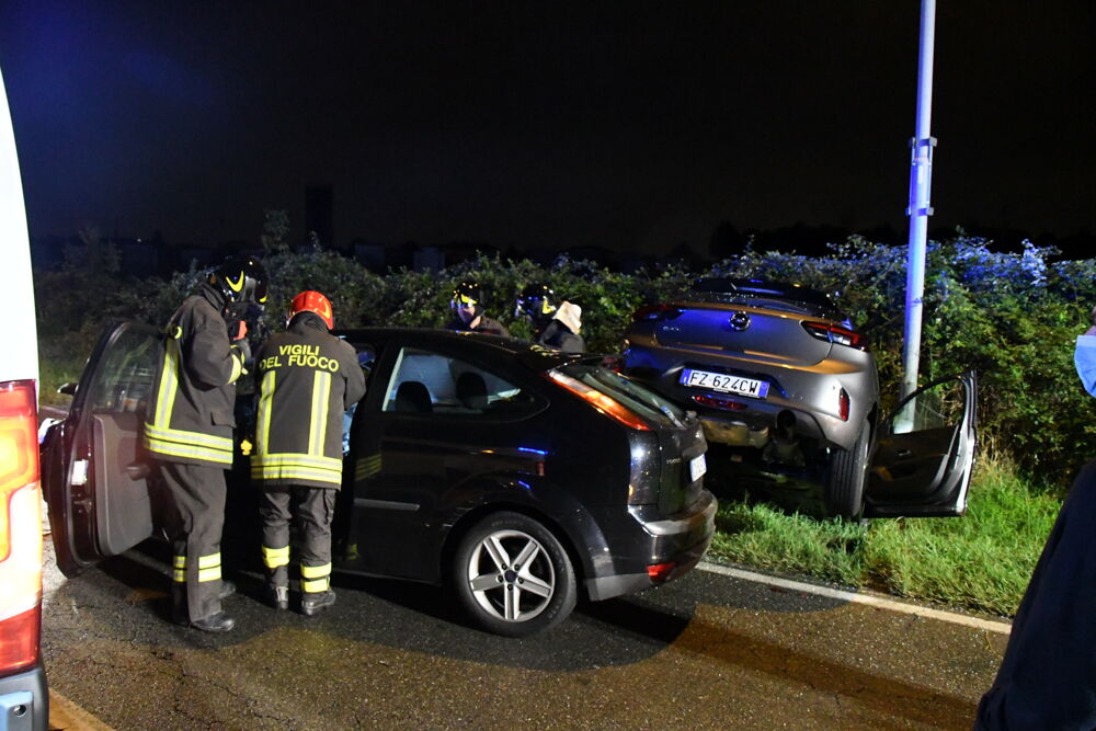 FOTO/ Përplasen “kokë më kokë” makinat, 26-vjeçari shqiptar humb jetën por jo nga aksidenti