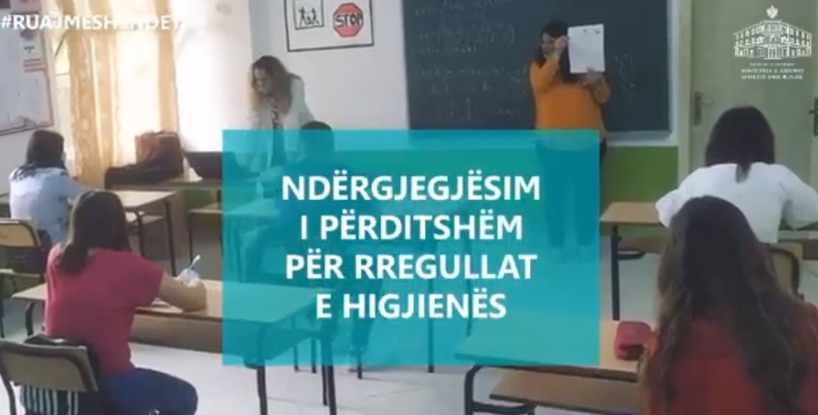 Ministria e Arsimit video informuese për nxënësit: Maska e detyrueshme, si duhet të lëvizni në shkollë