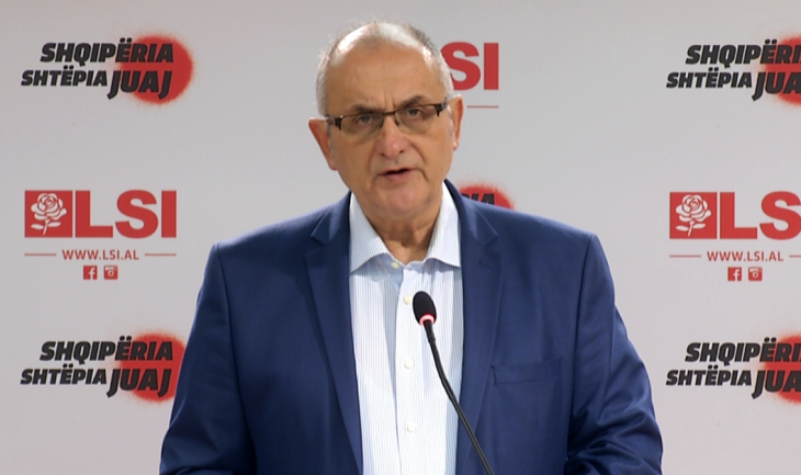 “Shejtani ka dalë nga shtëpia”, Vasili kritikon qeverinë për mbylljen e përkohshme të E-Albania, dyshimet që ngre