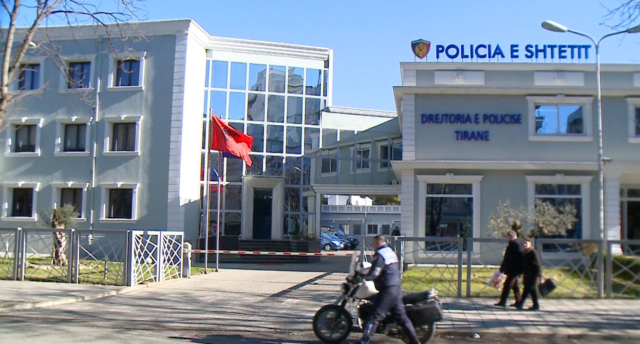 U iku efektivëve nga duart, e bllokoi qytetari, policia: E kapëm vetë pak metra larg drejtorisë