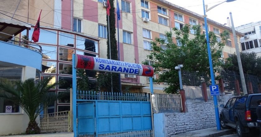 Plagosën të riun, arrestohet 46-vjeçari në Sarandë, në kërkim një tjetër