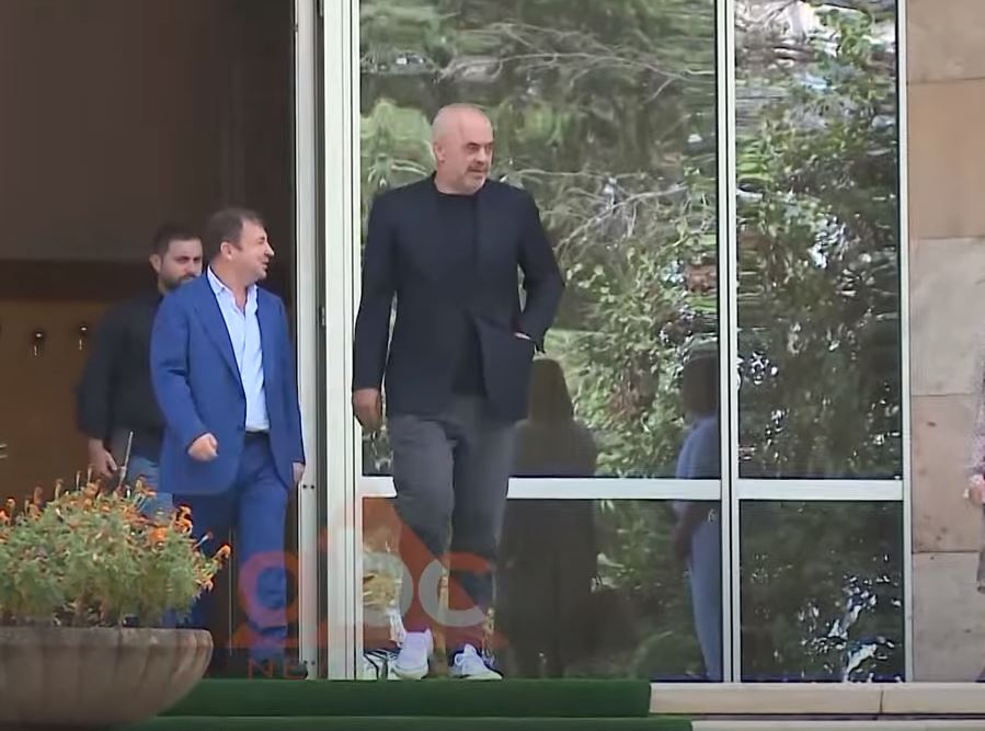 Rama mbledh shtabin elektoral në Durrës, Arben Ahmetaj dhe Ardian Çela “shtyllat” e fushatës së tij