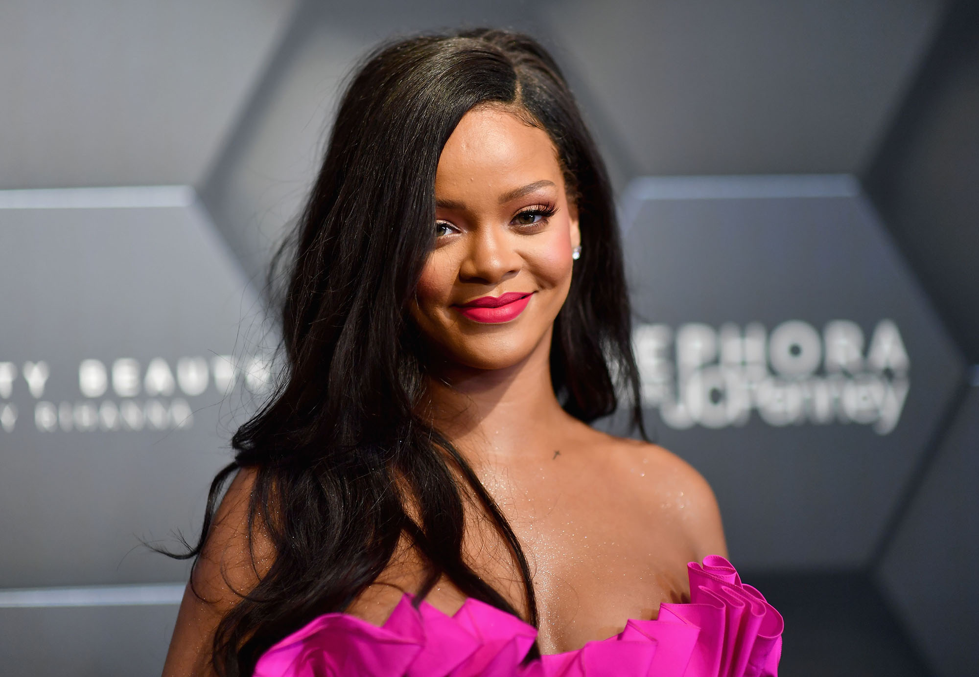 Rihanna shfaqet në publik pas aksidentit, si paraqitet gjendja e divës muzikore