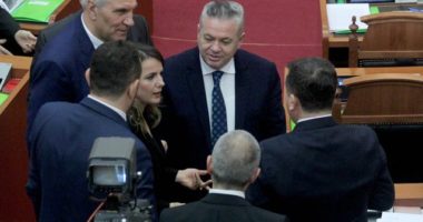 Rudina Hajdari braktis bllokun e Murrizit, parti të re me një tjetër grupim