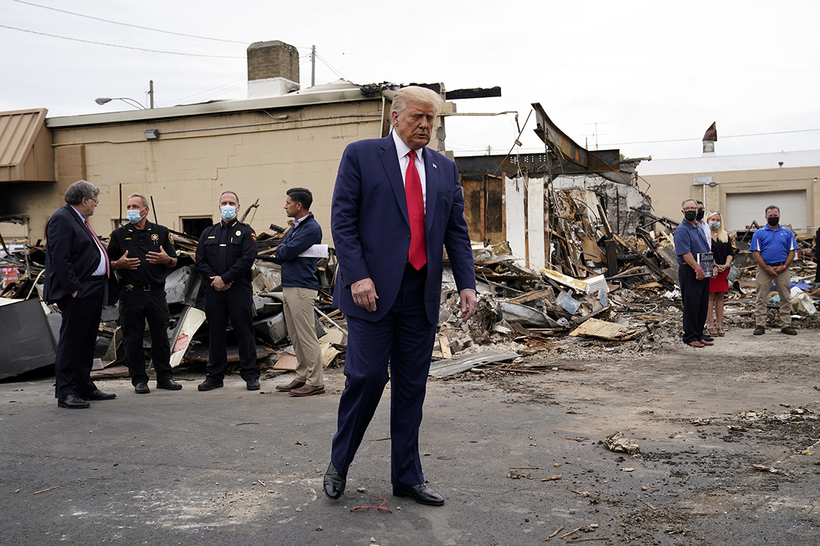 Trump në Kenosha: Protestat u nxitën nga terrorizmi, policët janë shërbëtorë të ndershëm të shtetit