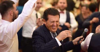 “Sherr” mes këngëtarëve shqiptarë: Kemi marrë nga 5-7 mijë euro në dasma, Zoti po na dënon