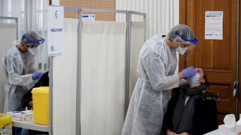 Shtimi i rasteve, Franca vendos shtetrrethim gjatë natës në disa qytete