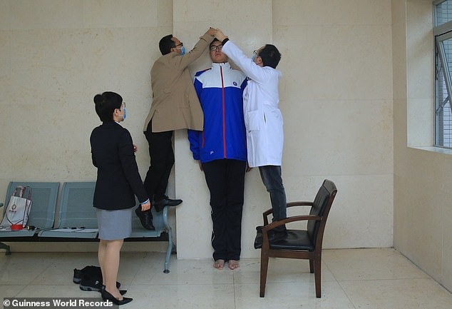 Vetëm 14 vjeç, ky është adoleshenti më i gjatë në botë