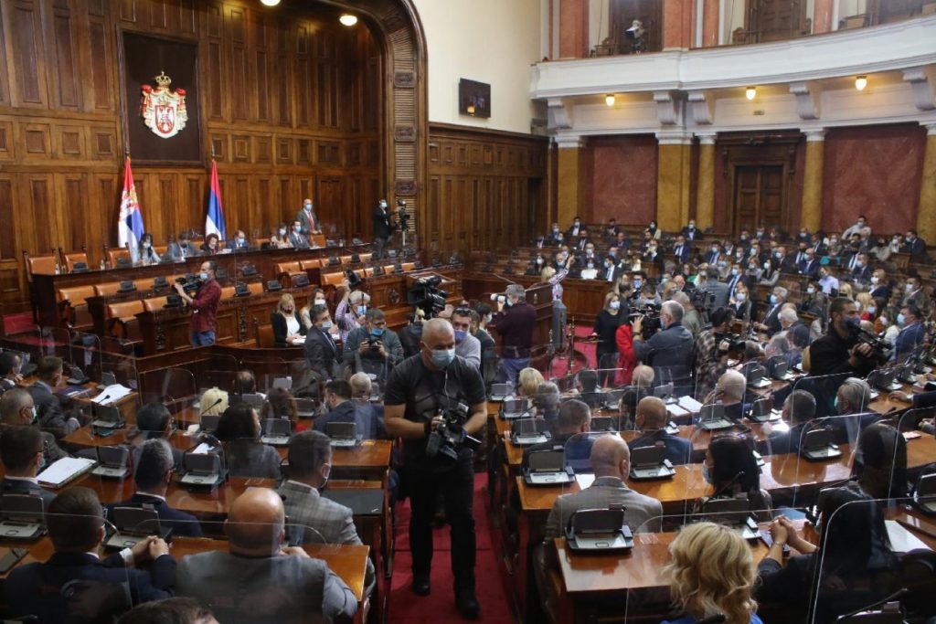 Tensione në Kuvendin e Serbisë, deputeti shqiptar kundër Daçiç për kryeparlamentar