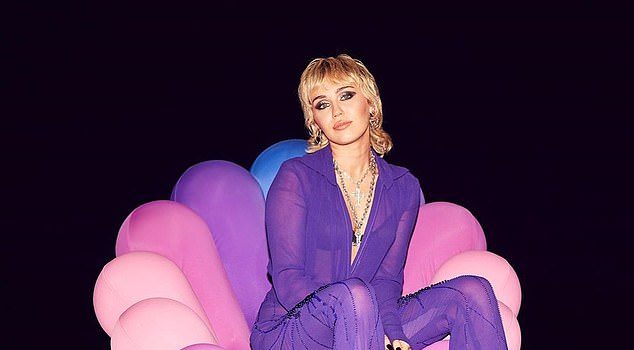 Miley Cyrus habit me deklaratën: U ndoqa nga UFO, e pa dhe miku im