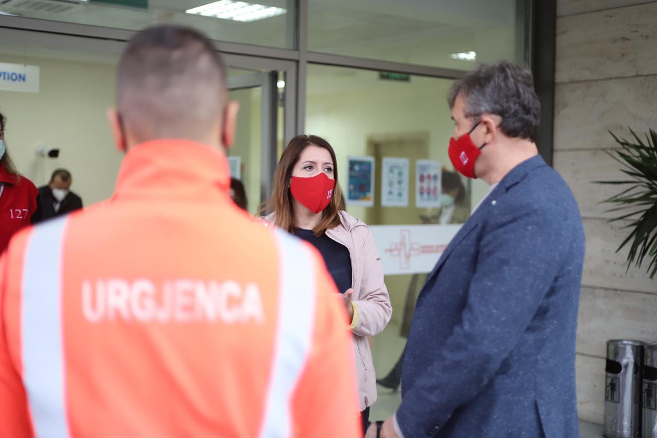 Manastirliu: Dyfishohen ekipet mjekësore të urgjencës për trajtimin në banesë! Maska detyrim