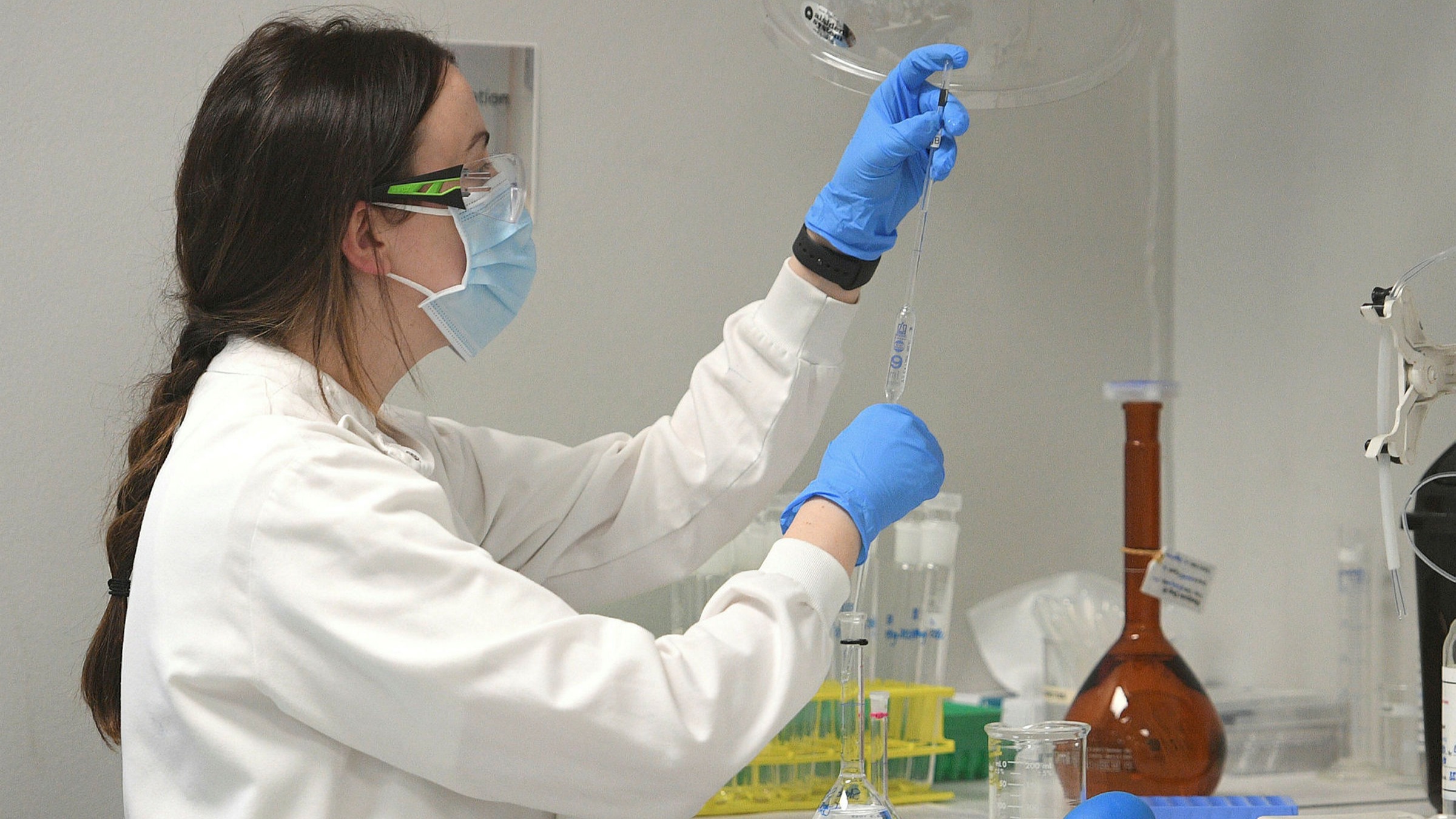 Vaksina anti-Covid nuk do të jetë e disponueshme para zgjedhjeve të 3 Nëntorit