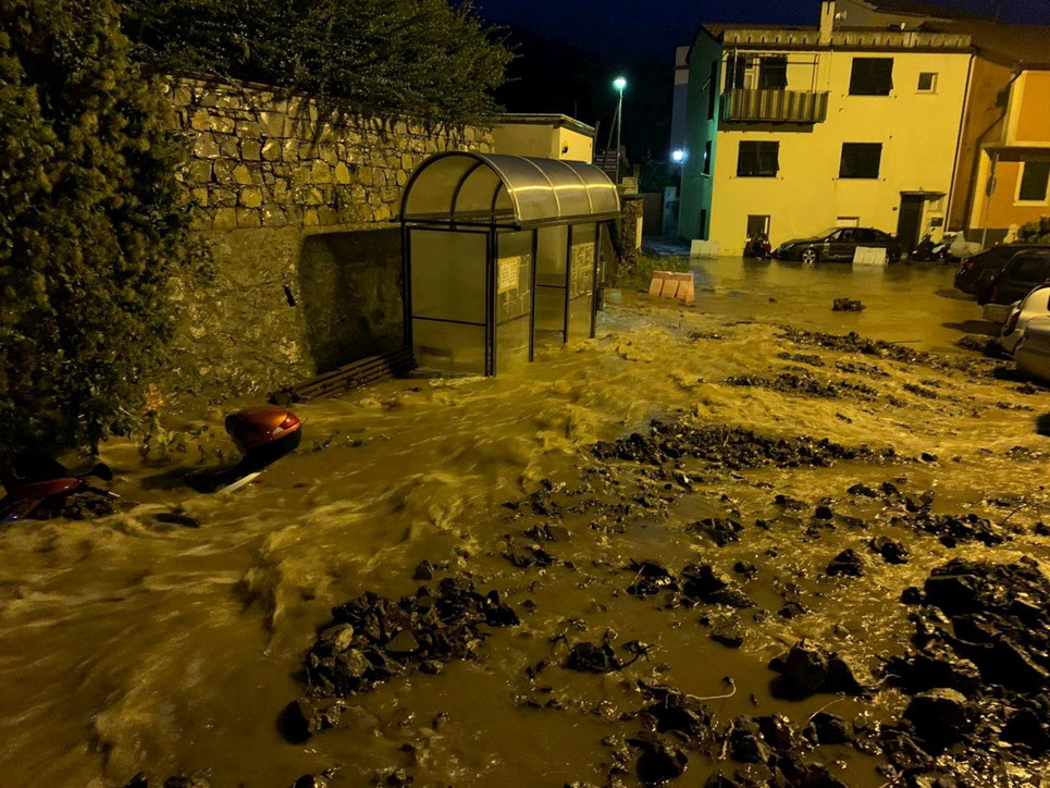 Moti i keq godet Italinë, Mbrojtja Civile lëshon alarmin e kuq për disa zona