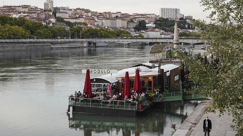 Vala e dytë e koronavirusit, Franca gati të mbyllë baret edhe në 4 qytete të tjera