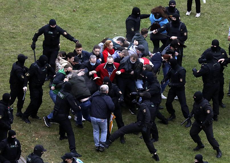 Sërish protesta dhe të arrestuar në Bjellorusi, Lukashenko gati të lirojë të burgosurit politikë