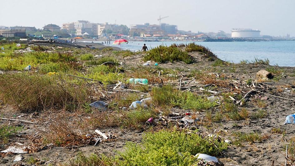 Më shumë se 200,000 ton plastikë ndot çdo vit Mesdheun