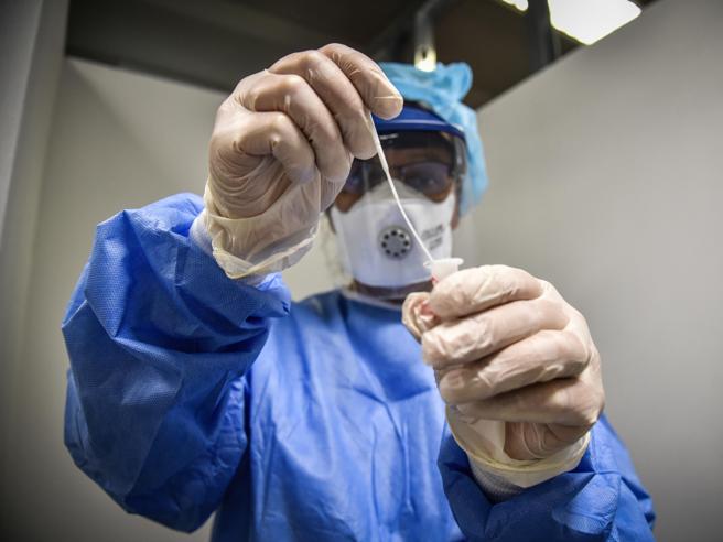 Italia redukton karantinën nga 14 në 10 ditë, ndryshon rregulli edhe për tamponët