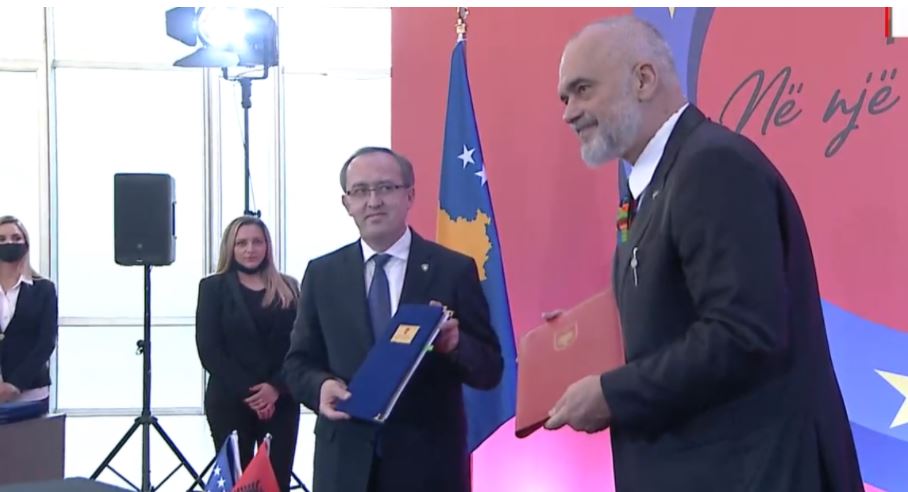 Rama and Hoti sign 14 agreements between Kosovo and Albania