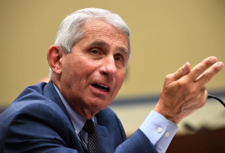 Fauci: Terapia e antitrupave me Regeneron ndihmoi në rikuperimin e Trump nga Covid-19