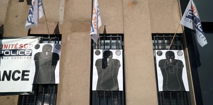 “Ne duam mbrojtje”, policia franceze proteston për dhunën ndaj oficerëve