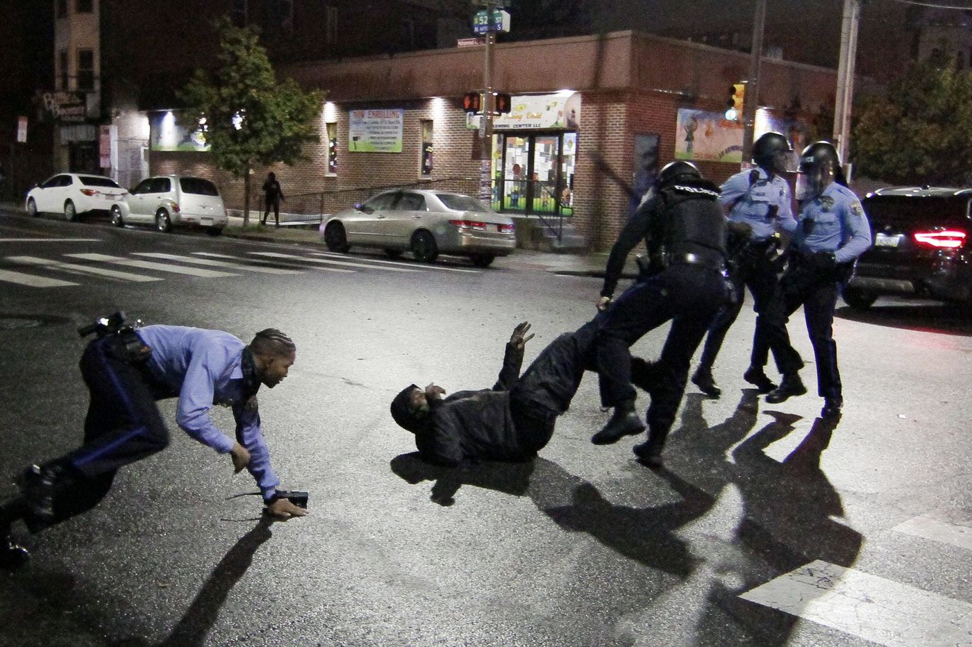 Vritet një afro-amerikan, protesta në Filadelfia