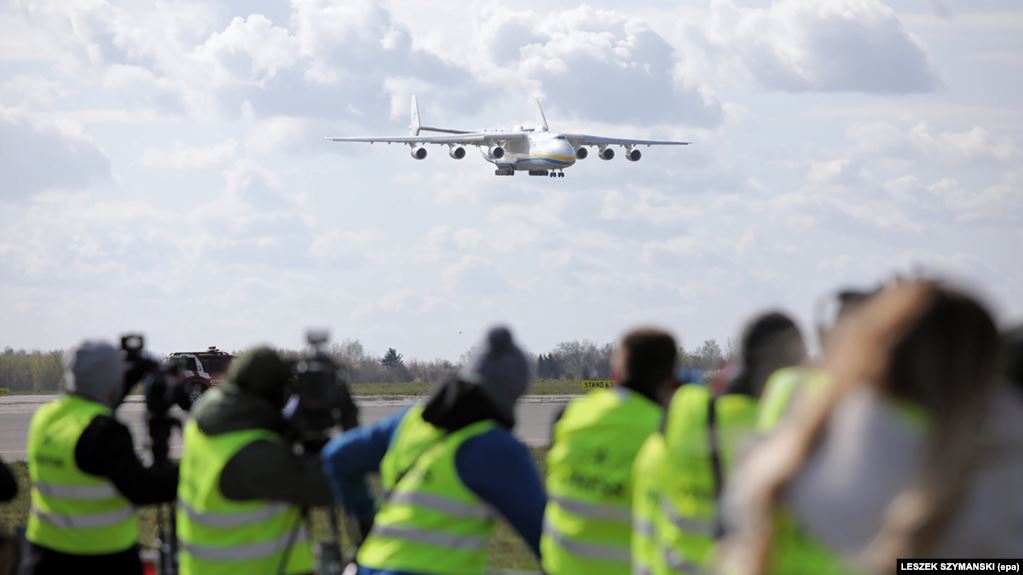 Prodhuesit: Rreziku nga COVID-19, “më i vogël në aeroplan sesa në zyrë”