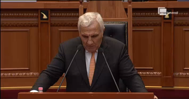 Komisioneri në Kuvend, habit deputeti: E kam mbështetur unë! Mos u merrni me mua për Kodin